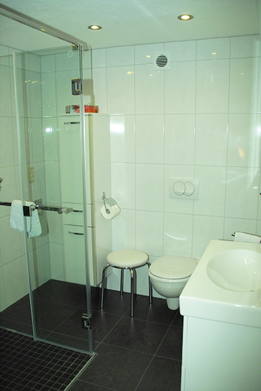 modernes Badezimmer